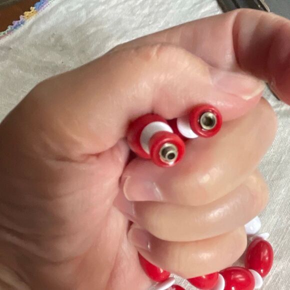 Vintage red & white chunky 80’s beaded necklace. - Picture 4 of 7